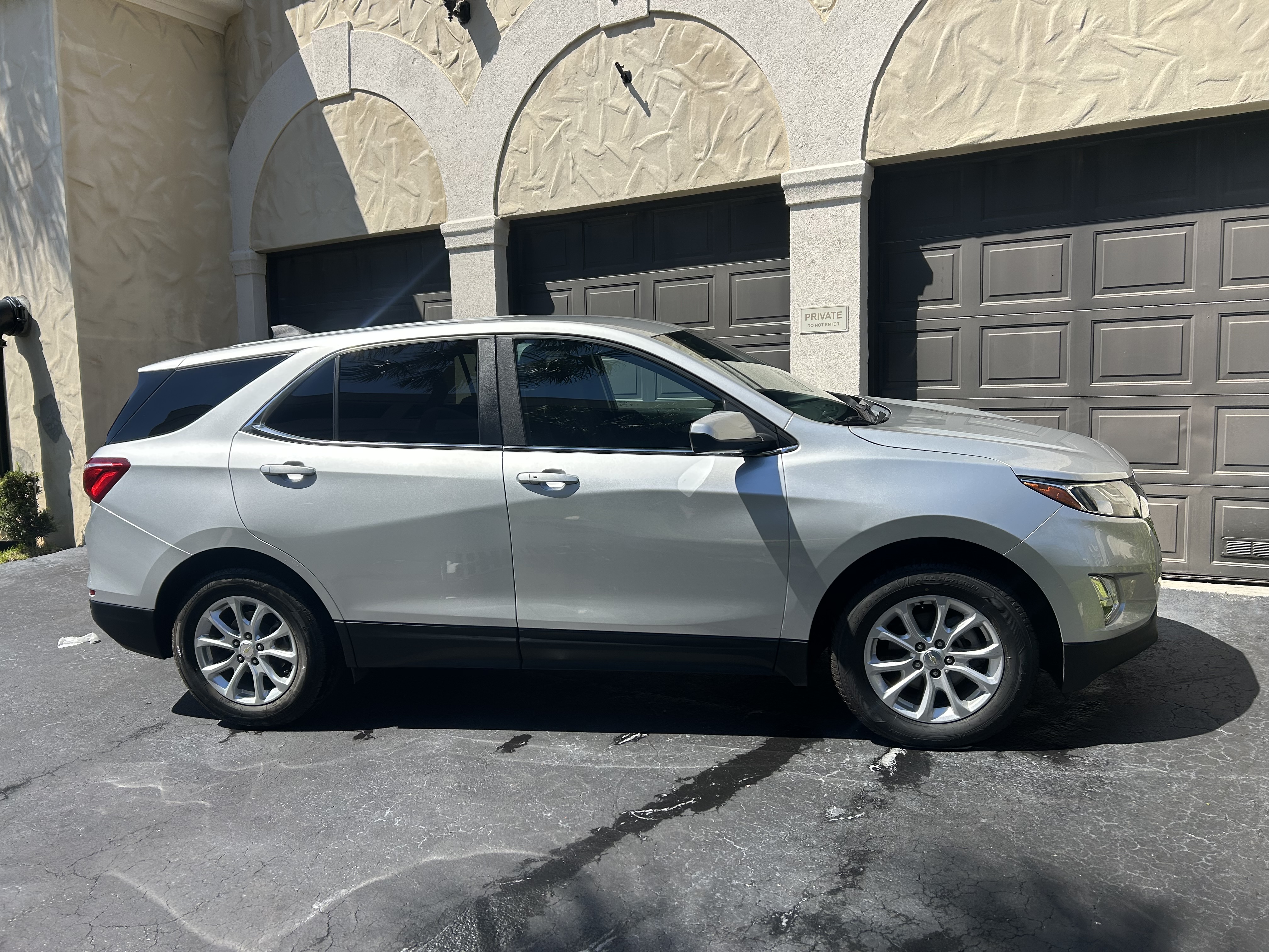Used 2021 Chevrolet Equinox LT w/ LPO, Cargo Package AWD/4WD image 1