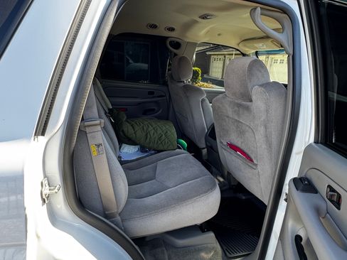 Used 2004 GMC Yukon SLE w/ Cargo Package RWD image 13