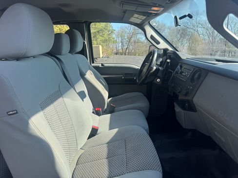Used 2015 Ford F250 XL w/ Power Equipment Group image 6