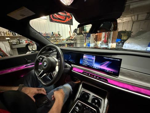 Used 2024 BMW 760i xDrive w/ Executive Package image 9