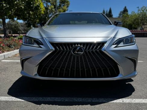 Used 2023 Lexus ES 350 w/ Premium Package FWD image 4