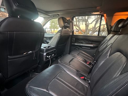 Used 2018 Ford Expedition Platinum image 4