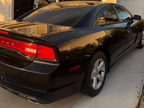 Used 2013 Dodge Charger SE w/ Connectivity Group image 5