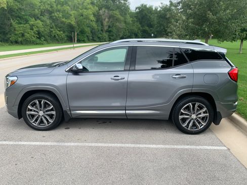 Used 2019 GMC Terrain Denali w/ GMC Pro Grade Package AWD/4WD image 2