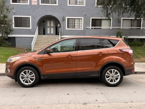 Used 2017 Ford Escape SE FWD image 6