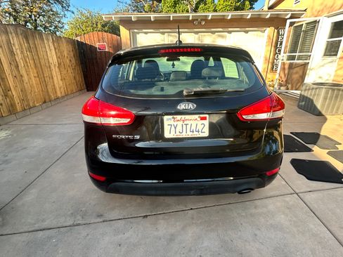 Used 2017 Kia Forte LX image 4