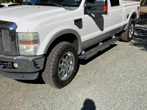 Used 2010 Ford F250 Lariat image 29