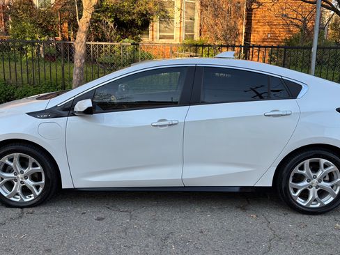 Used 2016 Chevrolet Volt Premier w/ Driver Confidence Package image 5