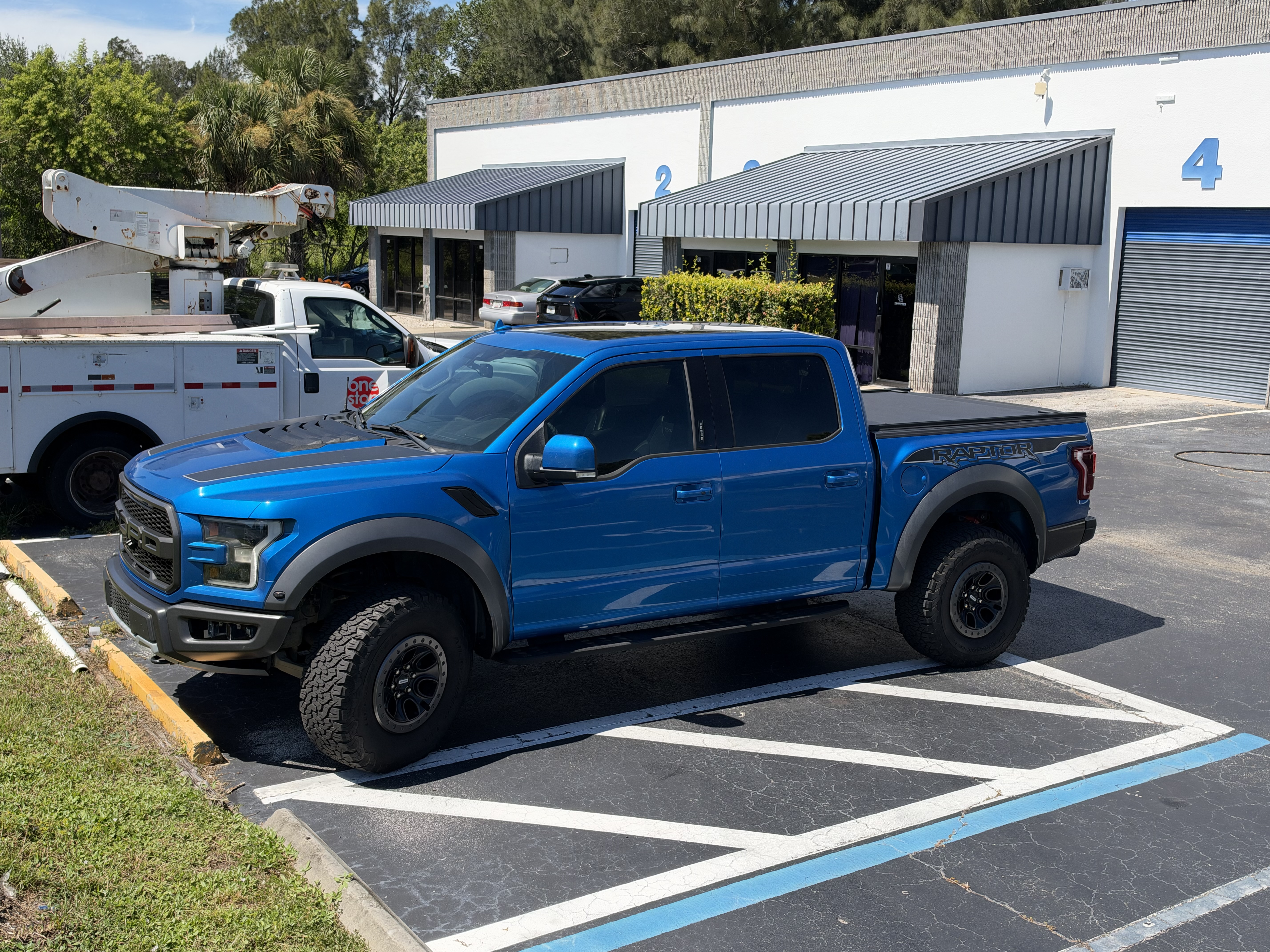 Used 2019 Ford F150 Raptor w/ Equipment Group 802A Luxury AWD/4WD image 1