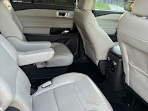 Used 2022 Ford Explorer Platinum w/ Technology Package image 6