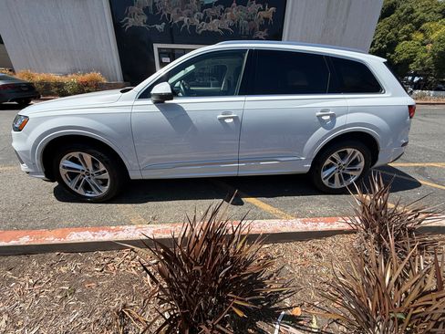Used 2023 Audi Q7 3.0T Premium Plus w/ Premium Plus Package AWD/4WD image 13