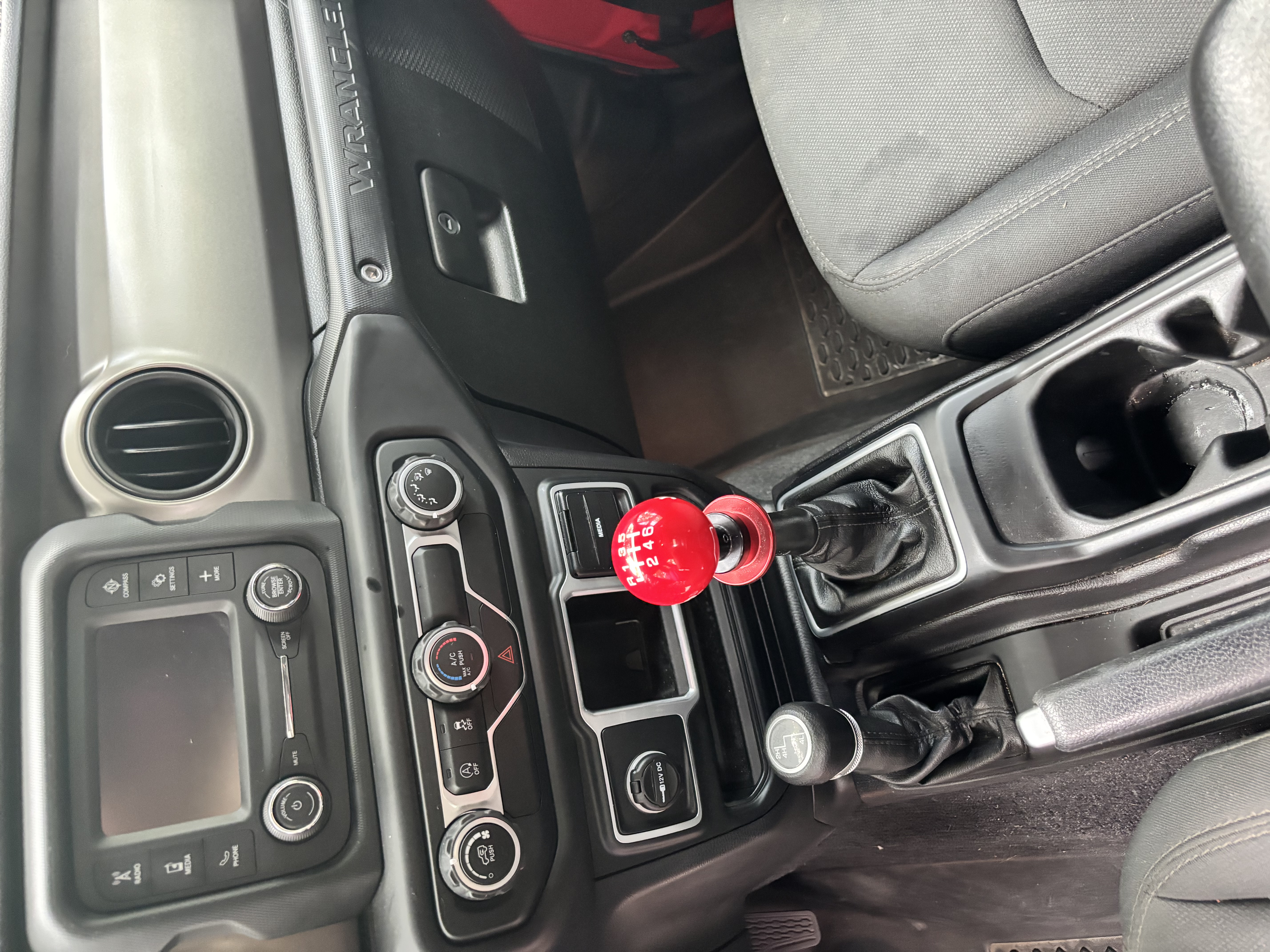 Used 2018 Jeep Wrangler Unlimited Sport AWD/4WD image 12