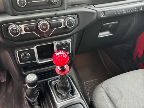 Used 2018 Jeep Wrangler Unlimited Sport AWD/4WD image 12
