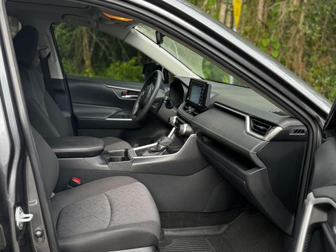 Used 2019 Toyota RAV4 XLE FWD image 17