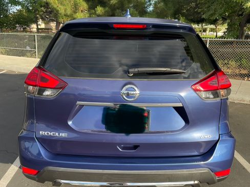 Used 2017 Nissan Rogue S AWD/4WD image 5