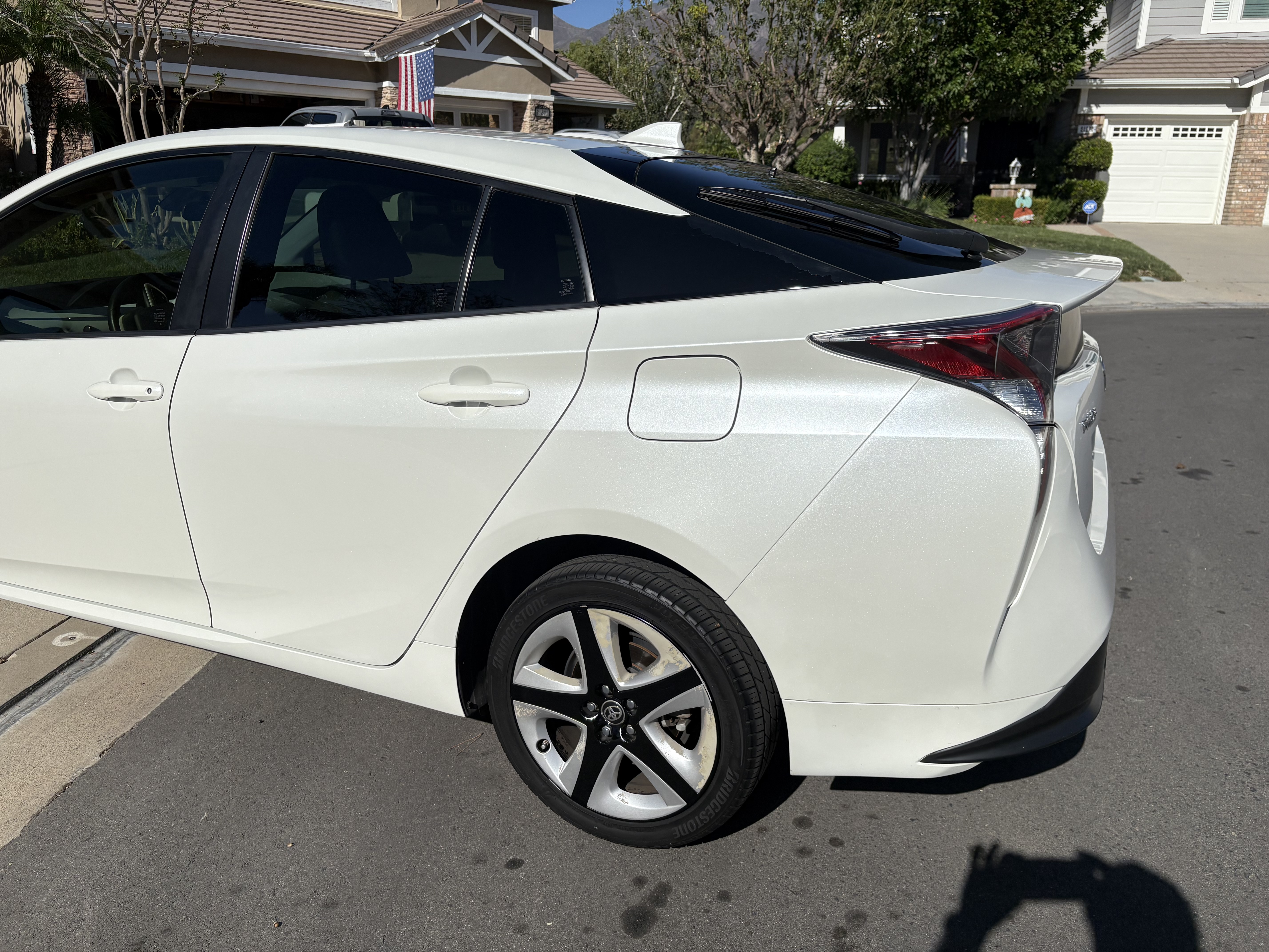 Used 2016 Toyota Prius Three Touring FWD image 2