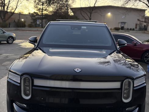 Used 2023 Rivian R1S Adventure image 4