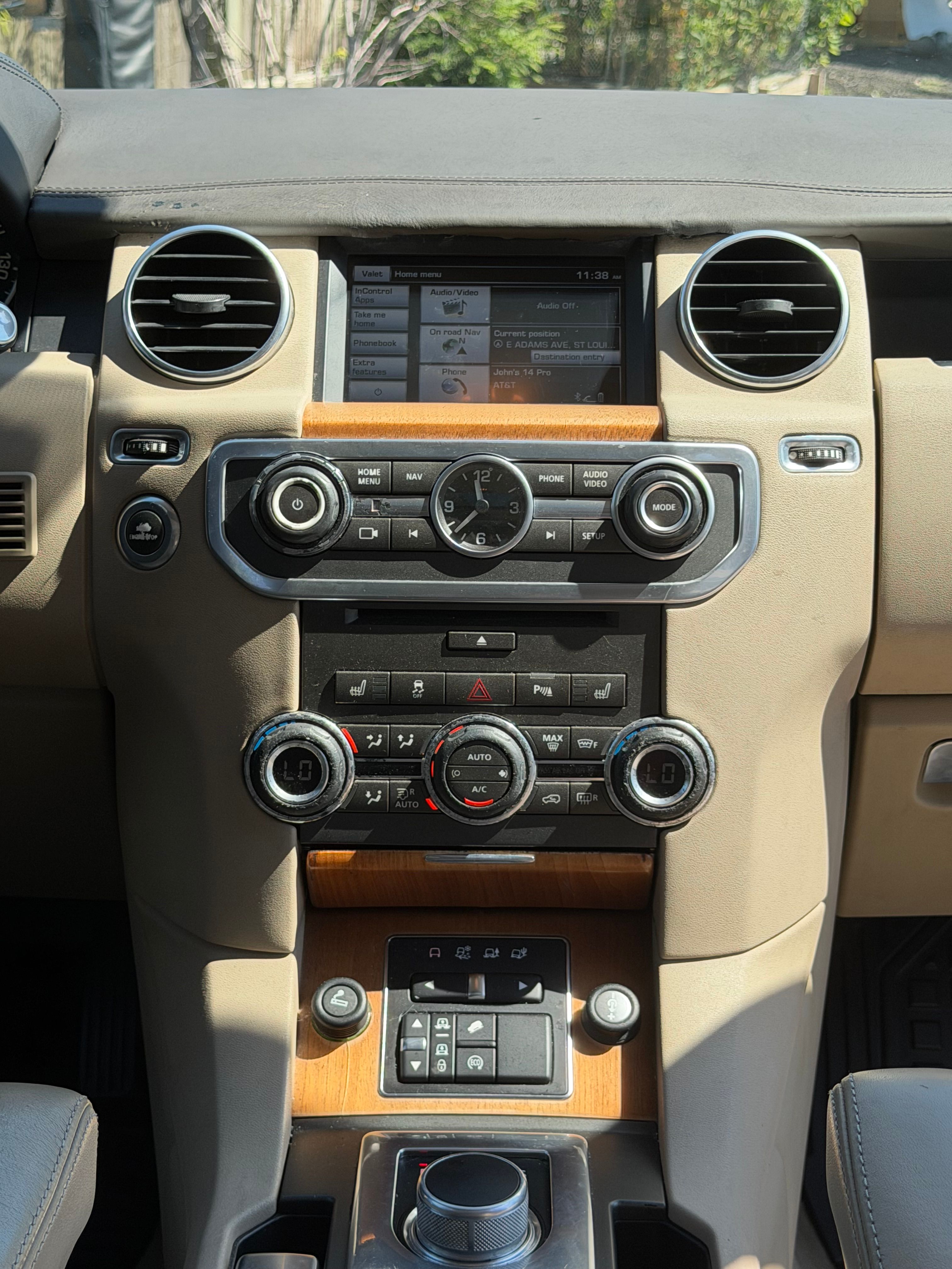 Used 2015 Land Rover LR4 HSE LUX AWD/4WD image 9
