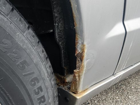 Used 2015 Chrysler Town & Country Touring w/ Driver Convenience Group image 16