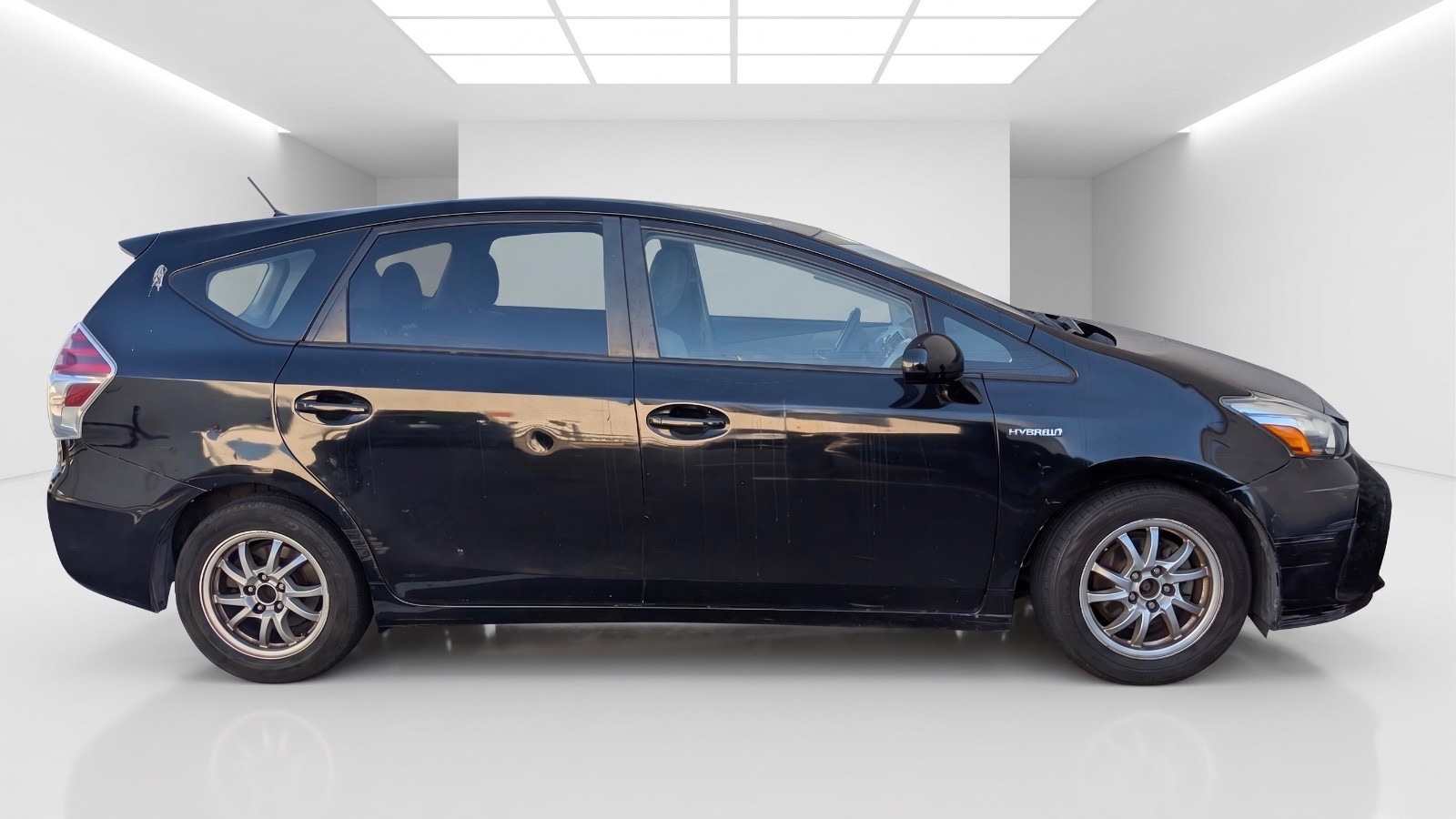 Used 2015 Toyota Prius V Two FWD image 4