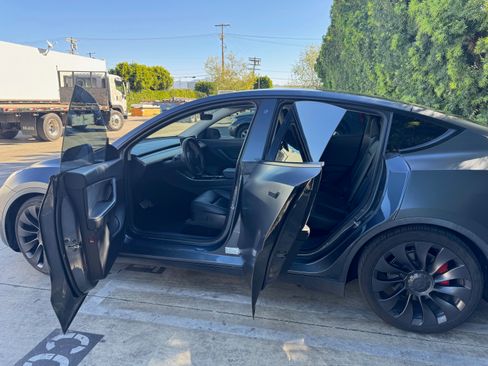 Used 2020 Tesla Model Y Long Range image 13
