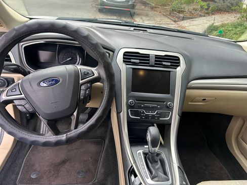 Used 2016 Ford Fusion SE image 15