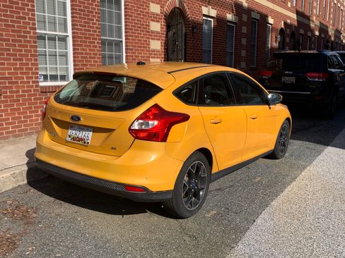 Used 2012 Ford Focus SE w/ SE Sport Pkg image 6