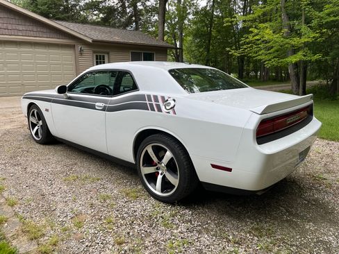 Used 2012 Dodge Challenger SRT8 RWD image 2