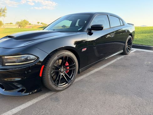 Used 2017 Dodge Charger R/T Scat Pack w/ Technology Group RWD image 1