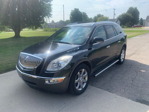 Used 2010 Buick Enclave CXL w/ Trailering Provision Package FWD image 2