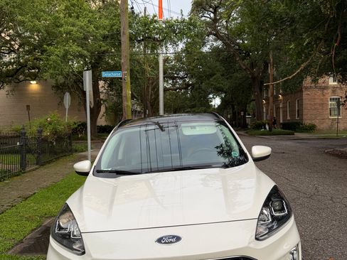Used 2022 Ford Escape SEL w/ Technology Package FWD image 2