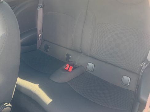 Used 2010 MINI Cooper Hardtop FWD image 10