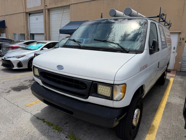 Used 2000 Ford E-250 and Econoline 250 RWD image 4