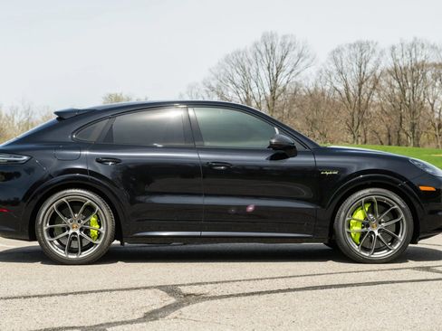 Used 2020 Porsche Cayenne Turbo S image 10