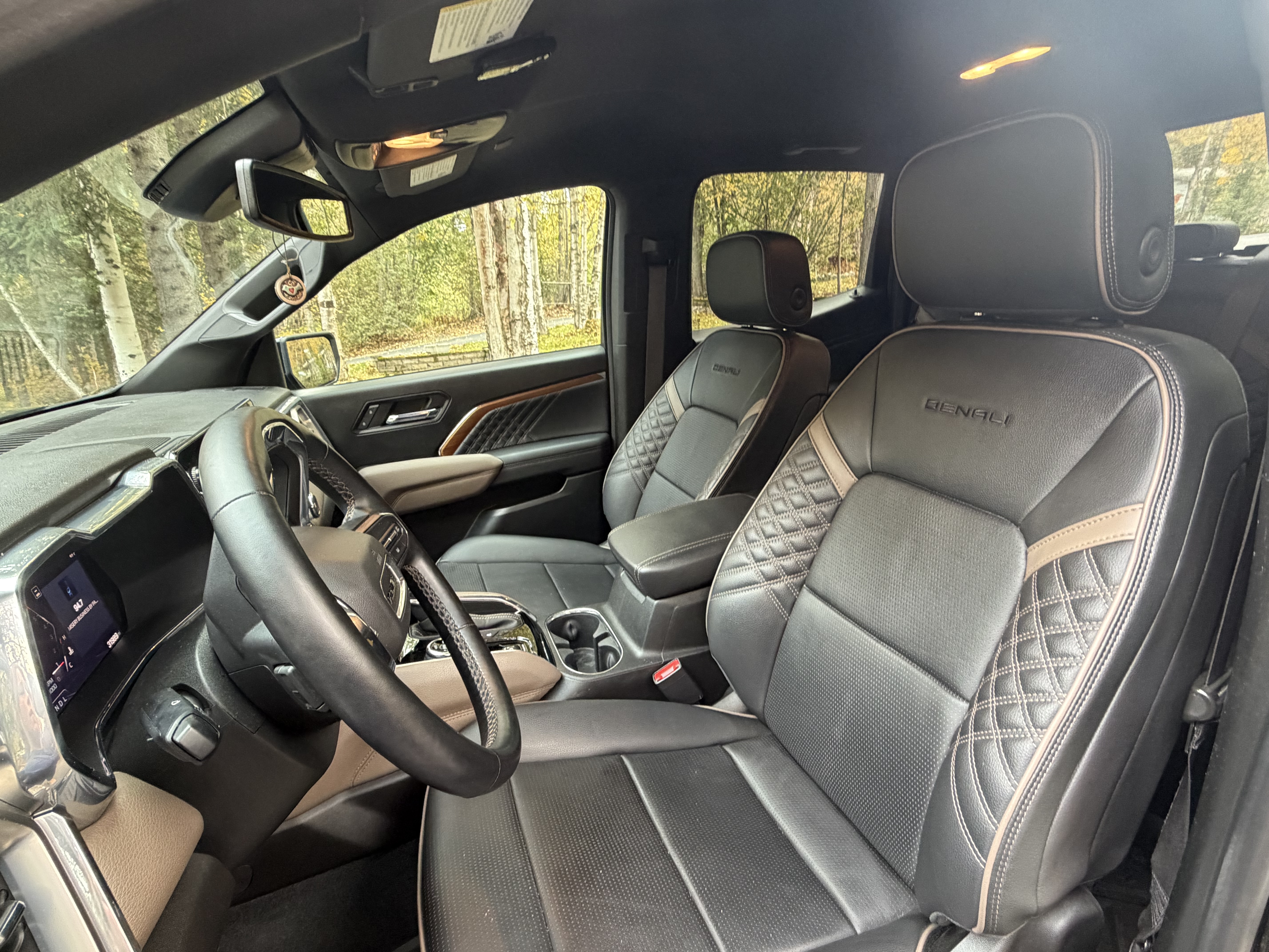 Used 2023 GMC Canyon Denali AWD/4WD image 9