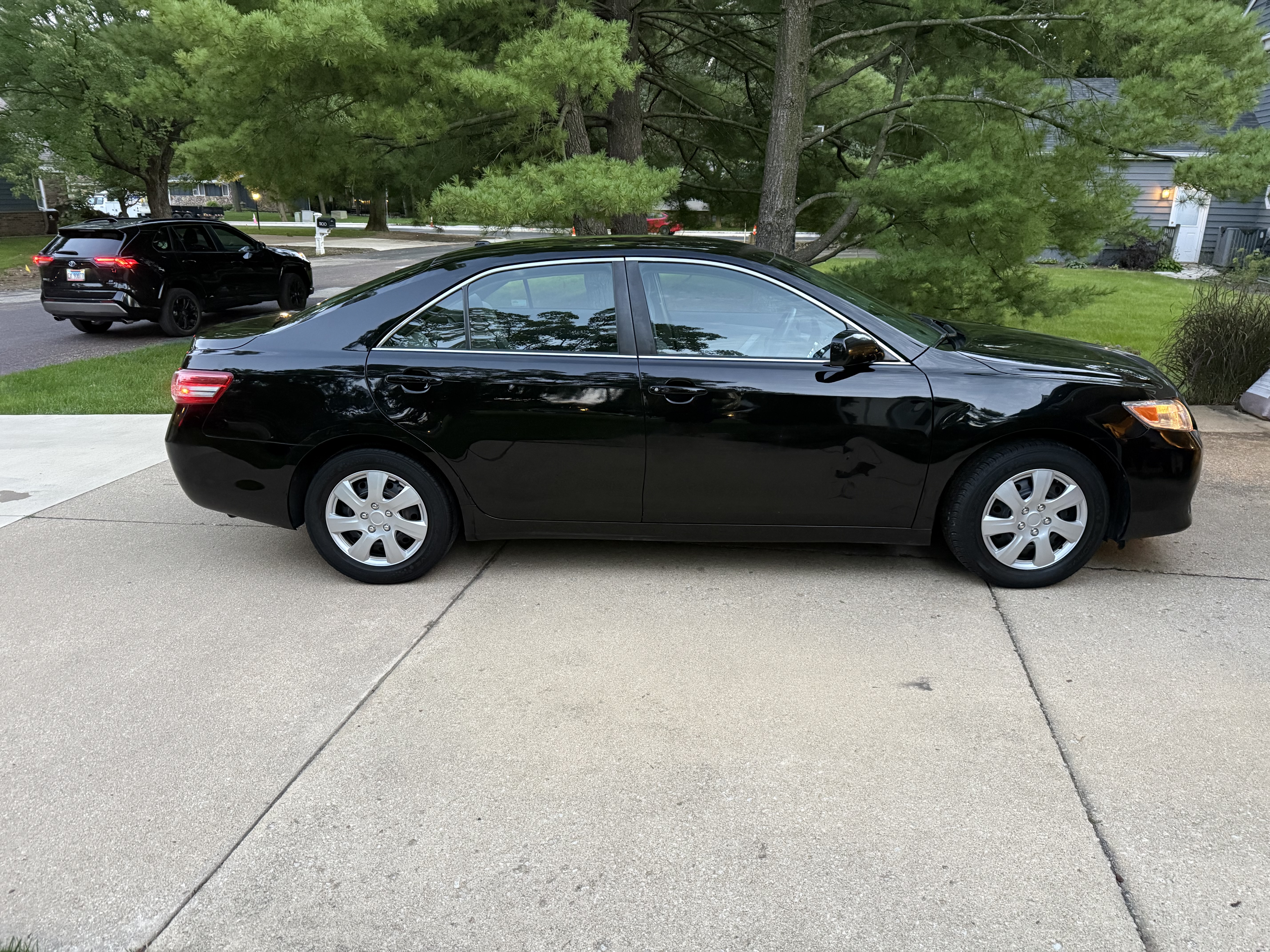 Used 2010 Toyota Camry FWD image 5