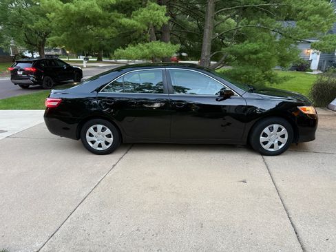 Used 2010 Toyota Camry FWD image 5