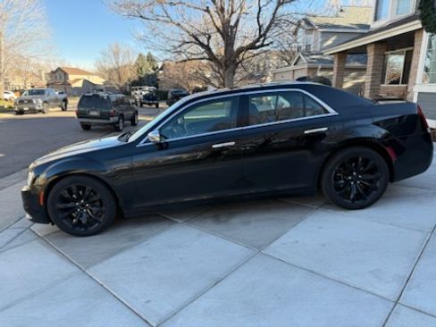 Used 2017 Chrysler 300 C image 5