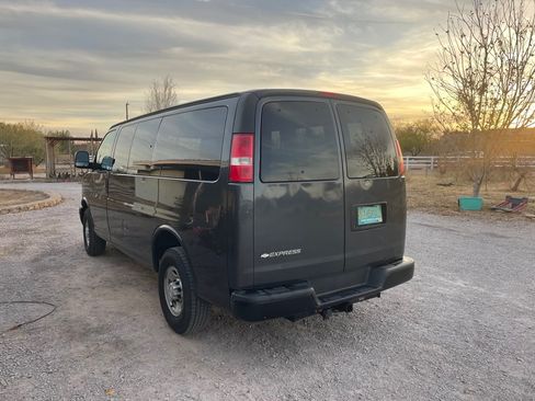 Used 2017 Chevrolet Express 2500 LS image 8