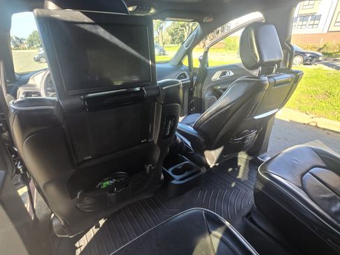 Used 2020 Chrysler Pacifica Limited w/ Advanced Safetytec Group image 11