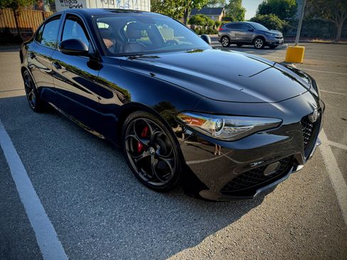 Used 2019 Alfa Romeo Giulia w/ Quick Order Package 22K Sport RWD image 1