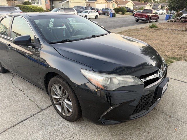 Used 2017 Toyota Camry SE w/ Moonroof Package FWD image 6