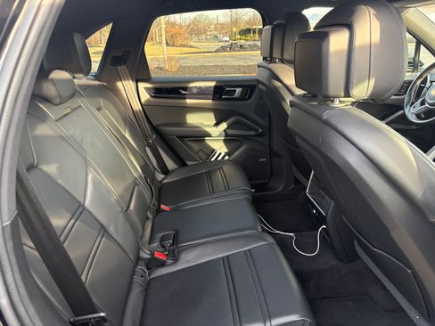 Used 2021 Porsche Cayenne image 12