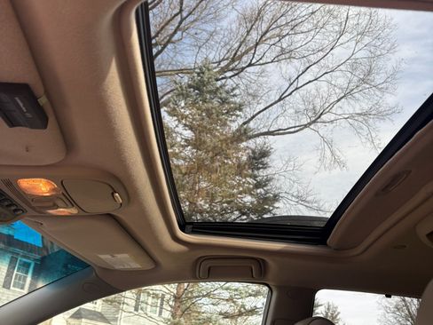 Used 2010 Toyota Sienna XLE Limited image 6