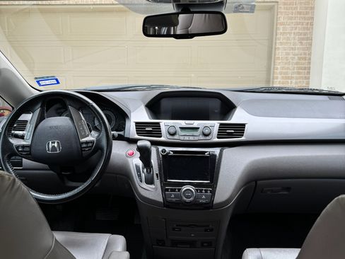 Used 2015 Honda Odyssey Touring Elite image 17