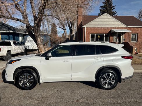 Used 2022 Toyota Highlander XLE image 1