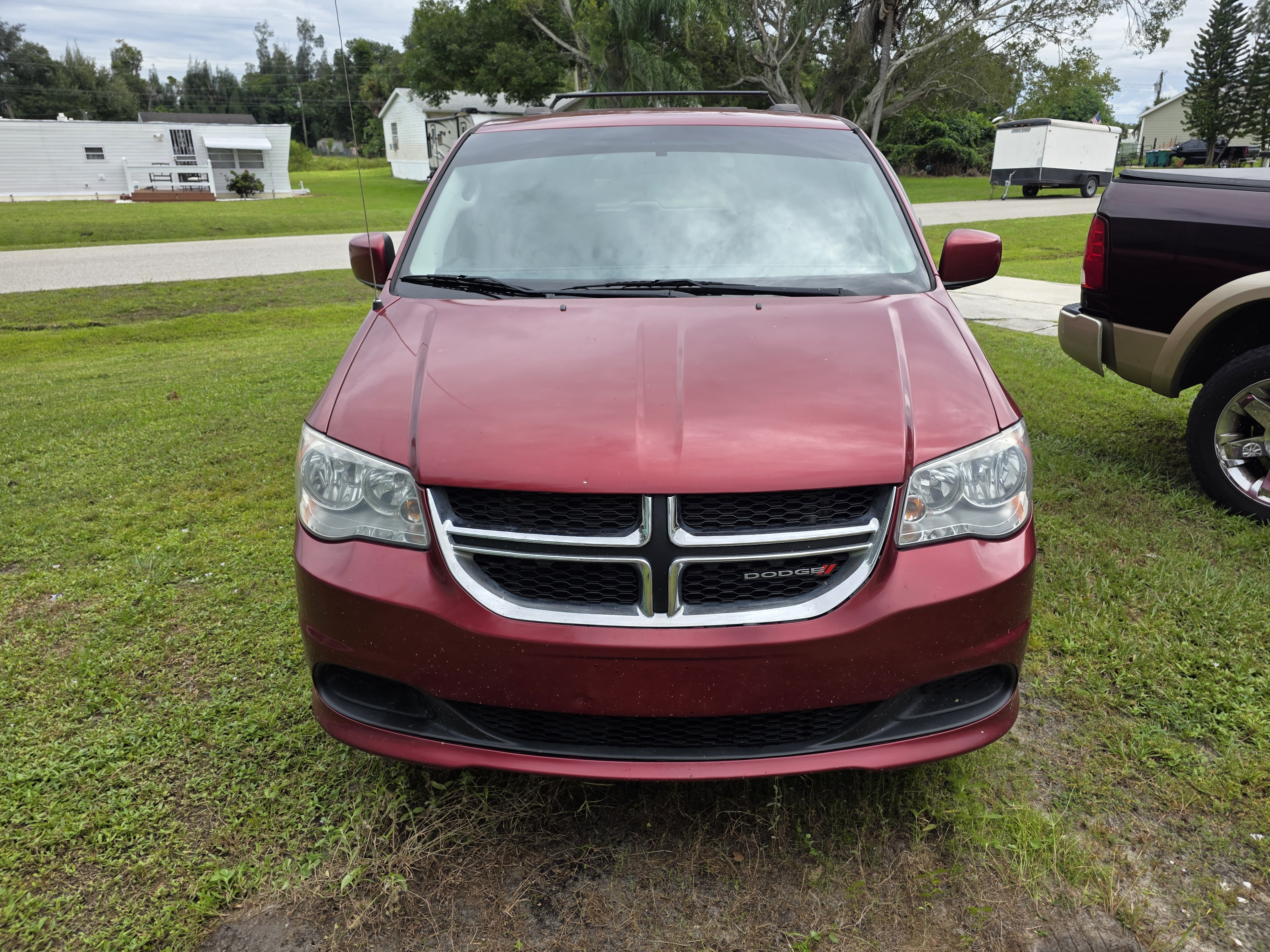 Used 2015 Dodge Grand Caravan SXT FWD image 1