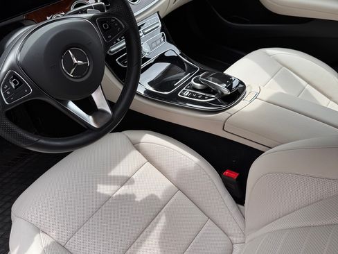 Used 2018 Mercedes-Benz E 400 4MATIC Sedan image 10