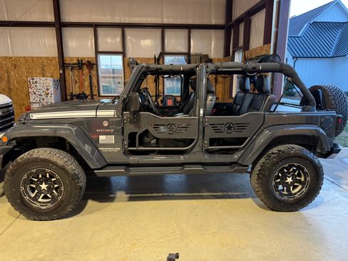 Used 2017 Jeep Wrangler Unlimited Sahara w/ Quick Order Package 24E Chief image 19