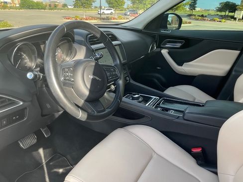 Used 2019 Jaguar F-PACE Premium image 5